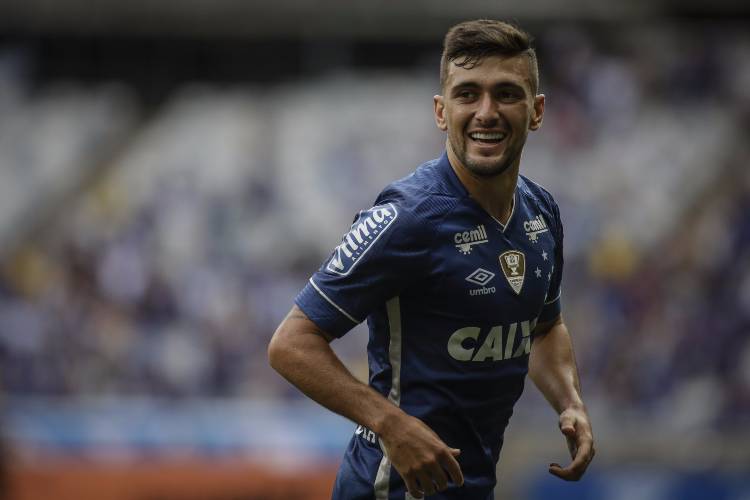 Justiça obriga Cruzeiro a pagar dívida de R$ 7 milhões por compra de Arrascaeta