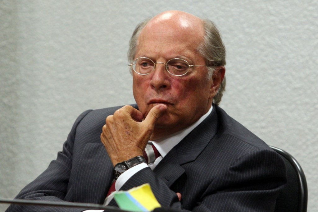 ‘Problema é saber até quando interessa ao Centrão manter o Bolsonaro’, diz jurista sobre impeachment