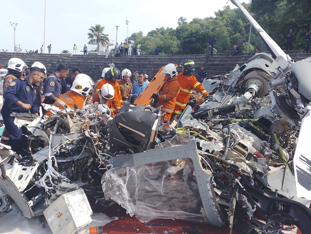 Colisão de helicópteros militares na Malásia durante treinamento deixa 10 tripulantes mortos