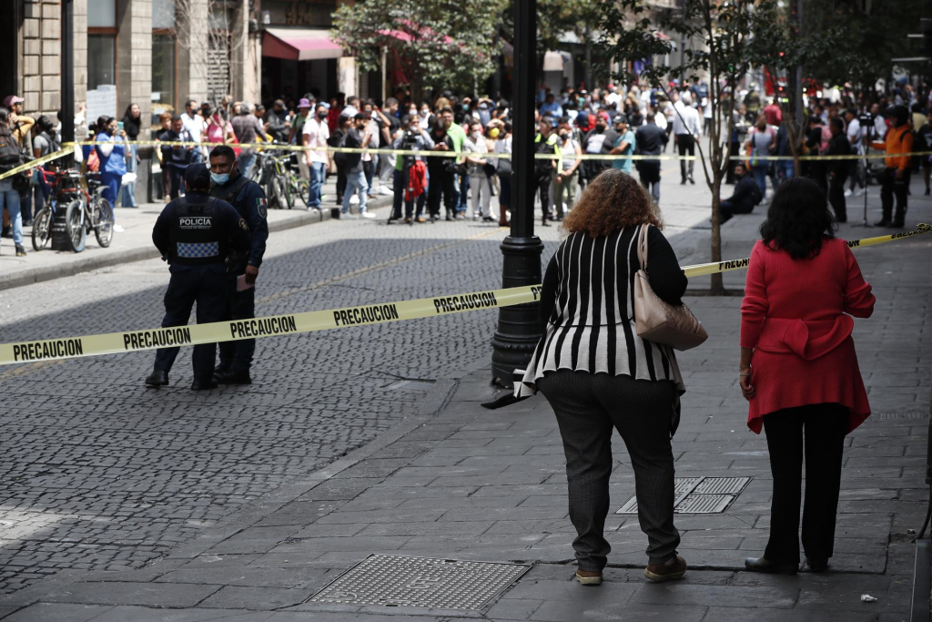 México instala comitê de emergências para avaliar danos após terremoto