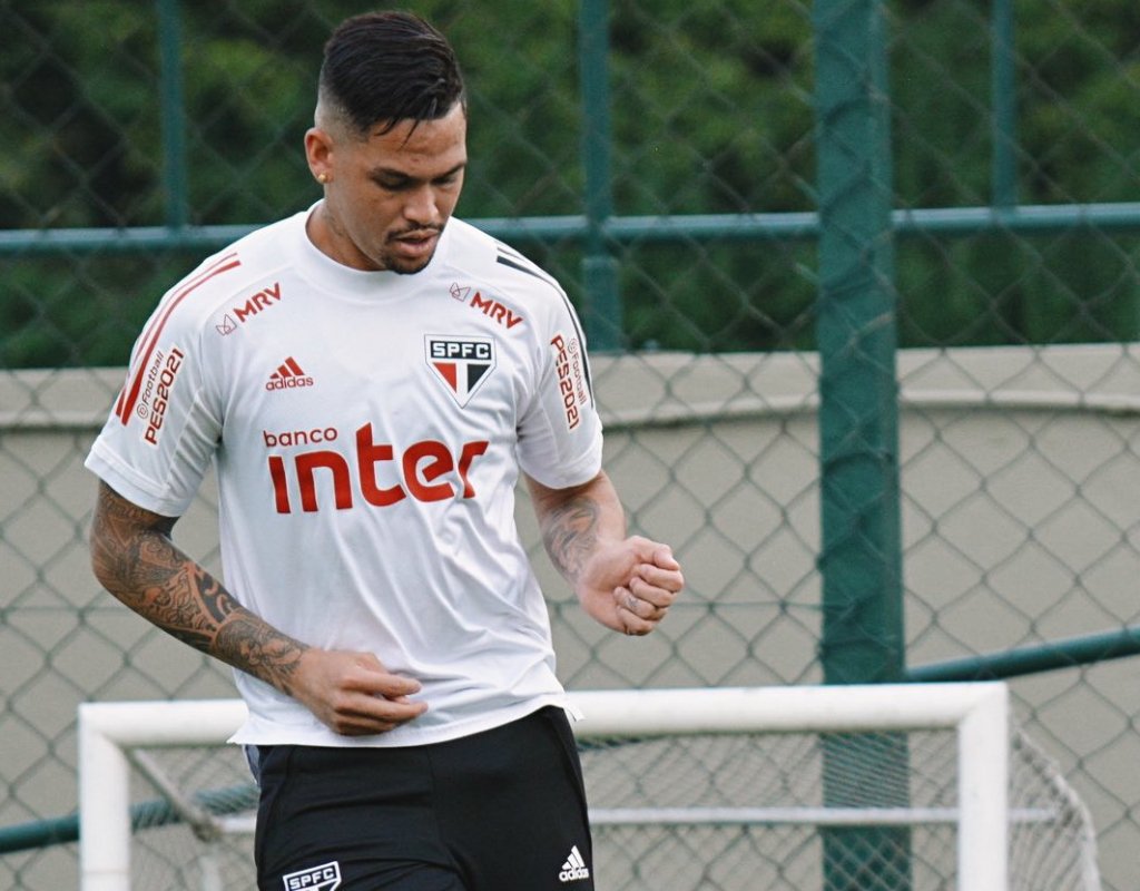 Luciano volta a treinar e pode reforçar o São Paulo no clássico contra o Santos