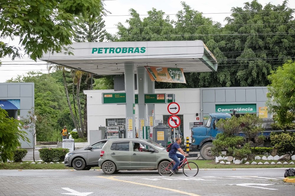 Petrobras aumenta gasolina em 18,8%, diesel, em 24,9% e gás de cozinha, em 16,1%