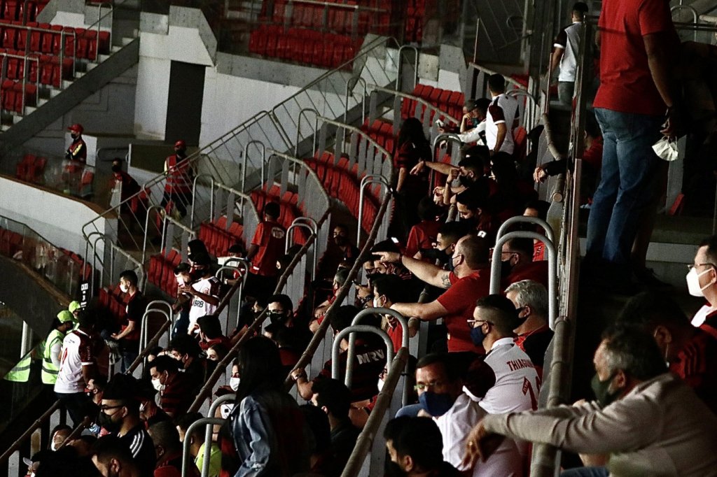 Flamengo recusa reunião com clubes na CBF para discutir volta da torcida aos estádios 