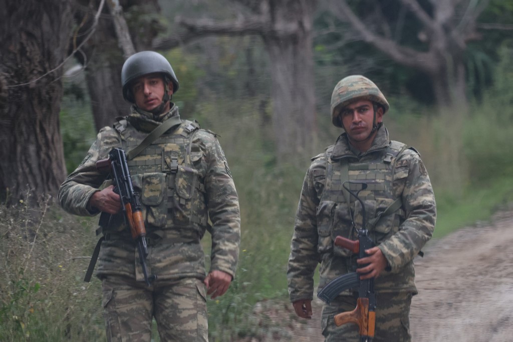 Separatistas de Nagorno-Karabakh entregam armas ao Azerbaijão e negociam retirada de tropas