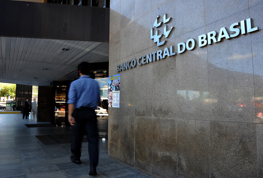 Servidores do Banco Central aprovam estado de greve
