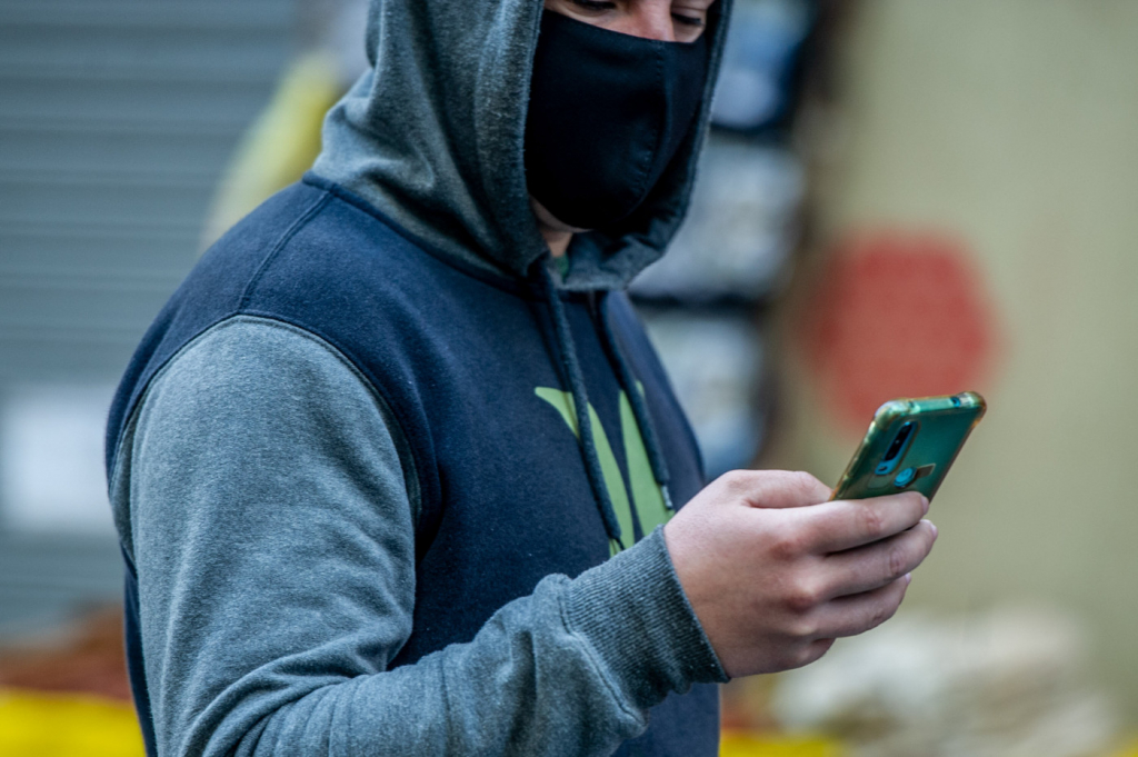 Procon-SP terá central para auxiliar vítimas de roubo de celulares e evitar fraudes bancárias