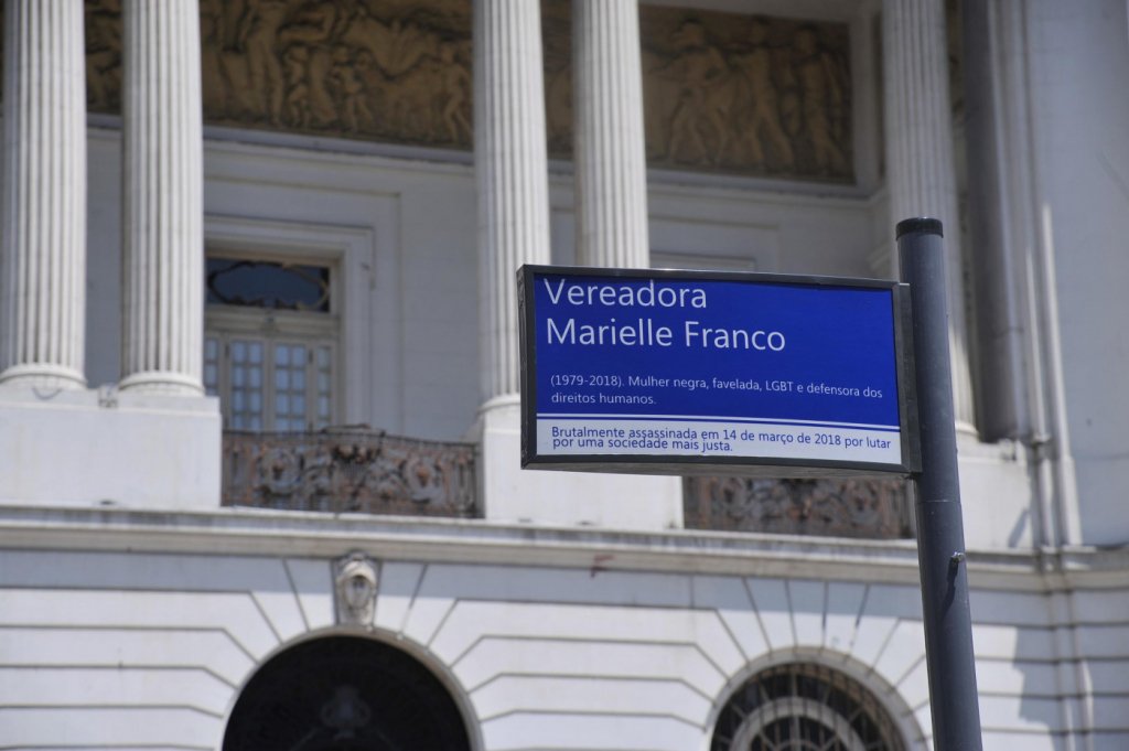 Três anos após assassinato, Rio inaugura placa com nome de Marielle em frente à Câmara