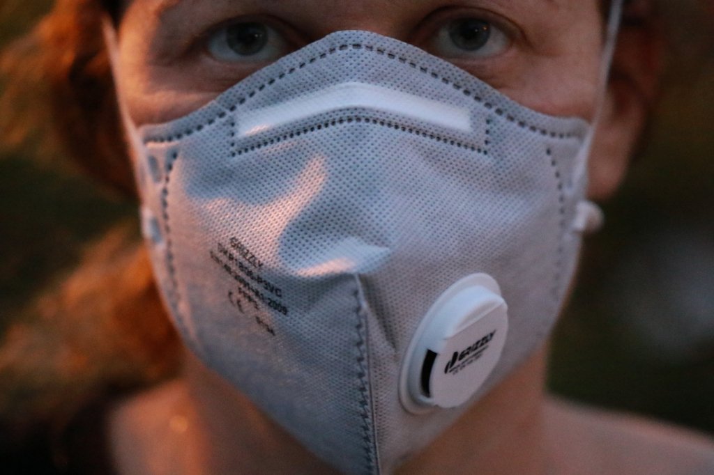 OMS desaconselha máscaras com válvulas para proteção contra Covid-19