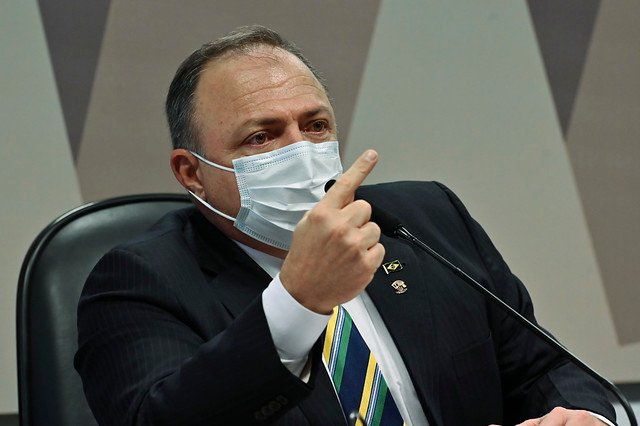Pazuello blinda Bolsonaro, mas admite culpa de ‘gestores de todos os níveis’ por crise sanitária