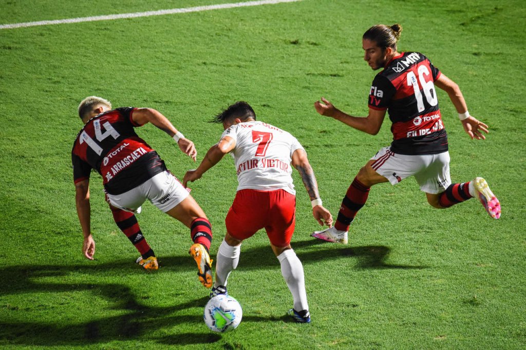 Empate com Bragantino faz Flamengo perder chance de liderar o Brasileirão