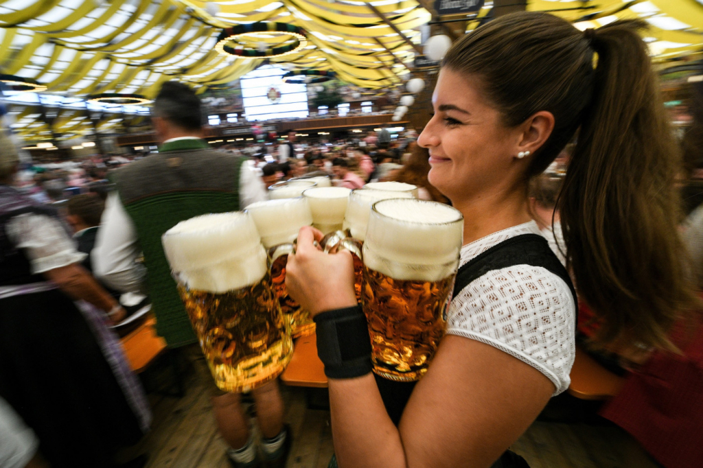 Oktoberfest Blumenau é suspensa após previsão de chuva; Rio Itajaí-açu deve chegar a 12 metros de altura