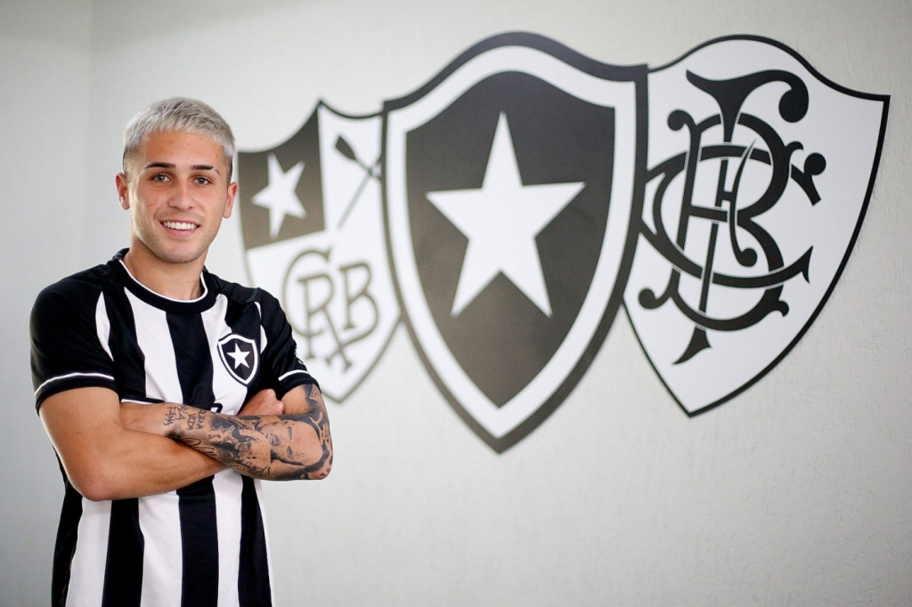 Líder do Brasileirão, Botafogo anuncia contratação do uruguaio Diego Hernández