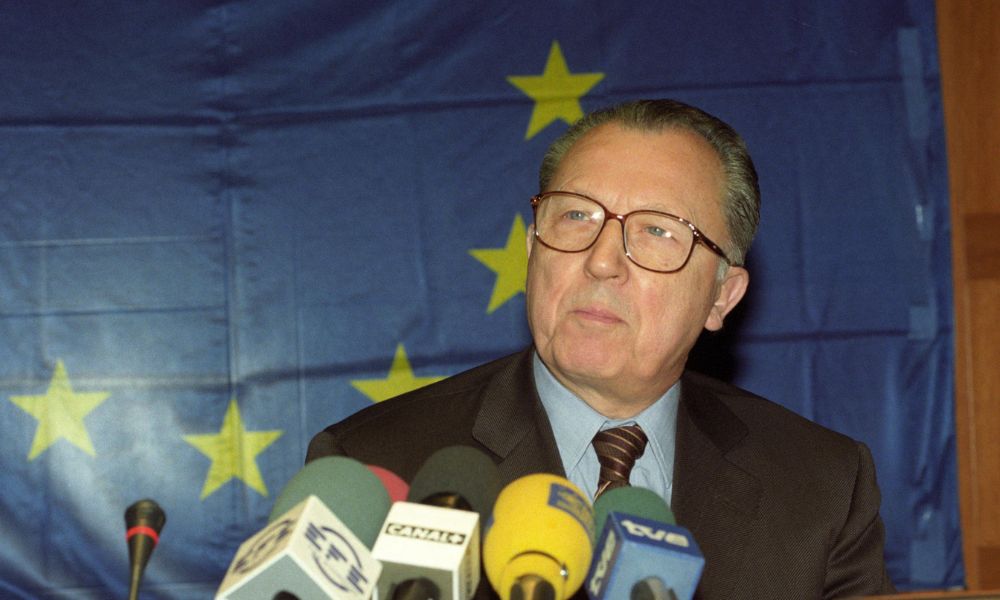 Morre aos 98 anos Jacques Delors, pai do euro e idealizador da União Europeia 