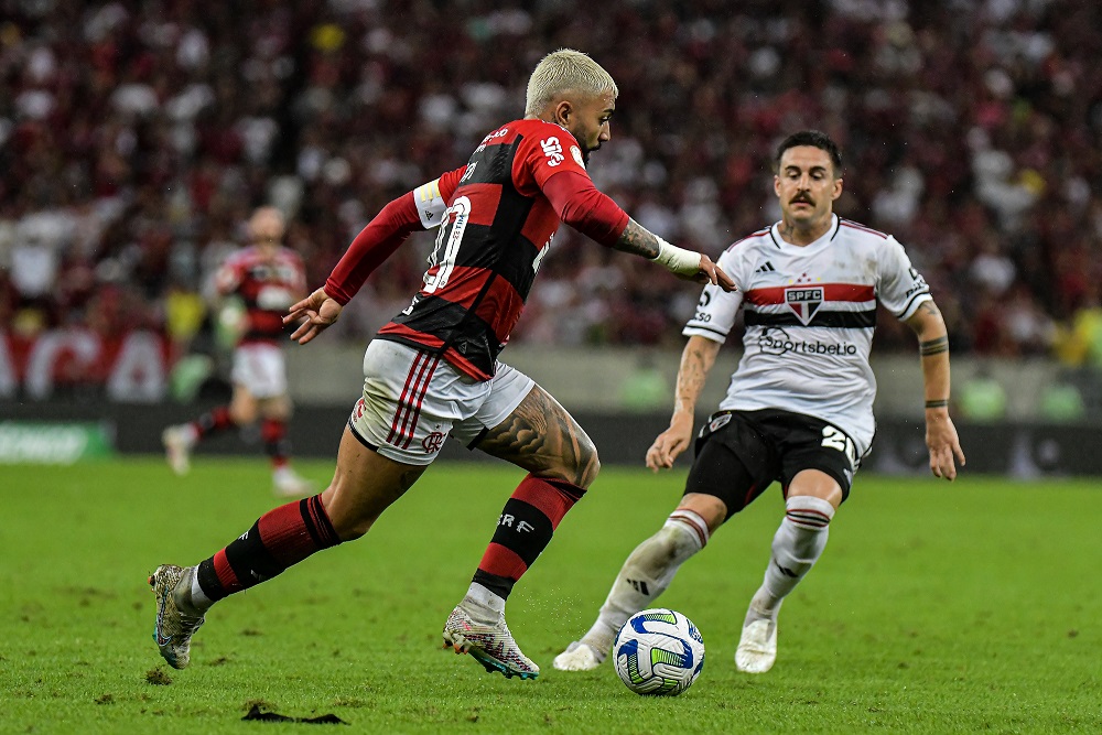 Pedro marca nos acréscimos e salva Flamengo de derrota para o São Paulo no Maracanã 