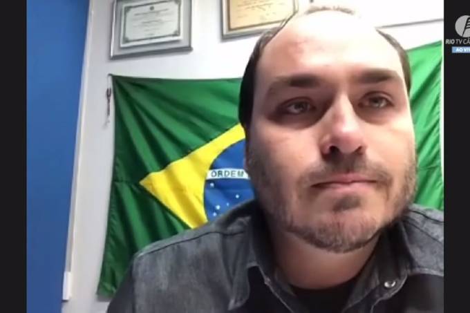 Carlos Bolsonaro chora durante sessão para cassar vereador Dr. Jairinho