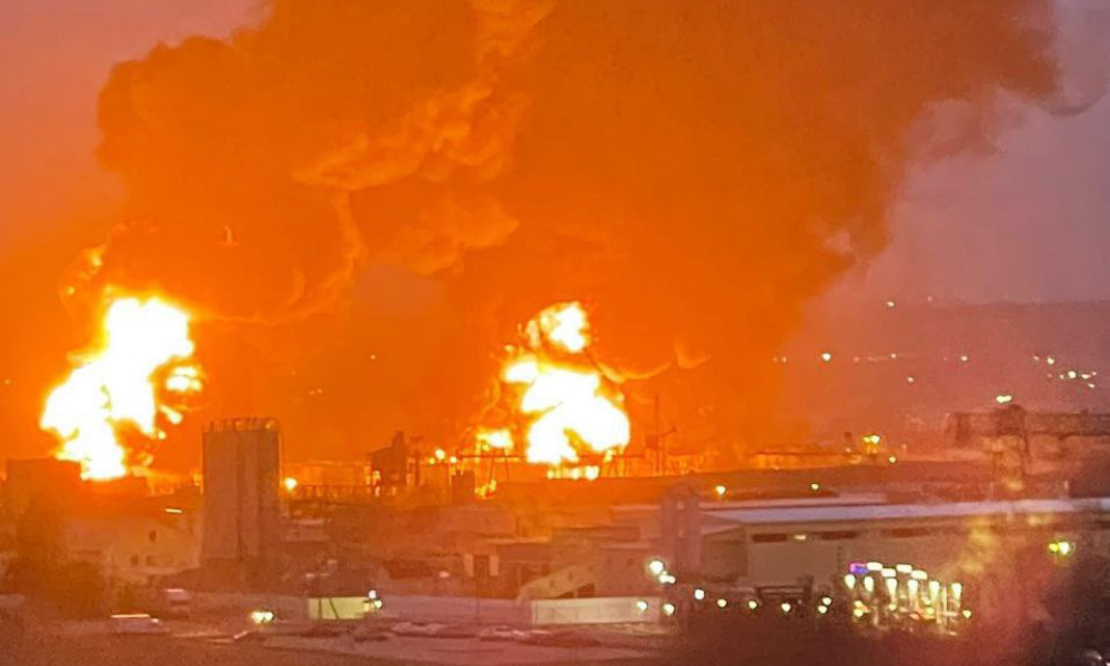 VÍDEOS: veja imagens do ataque da Ucrânia a um depósito de petróleo na Rússia