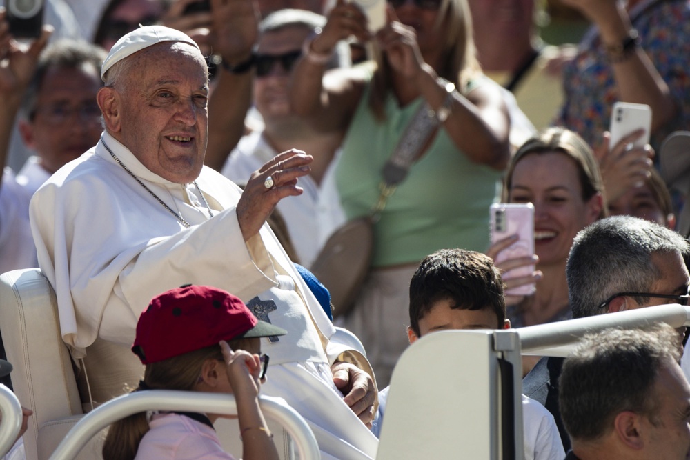 Papa Francisco critica legalização das drogas um dia após STF mudar abordagem sobre porte de maconha 