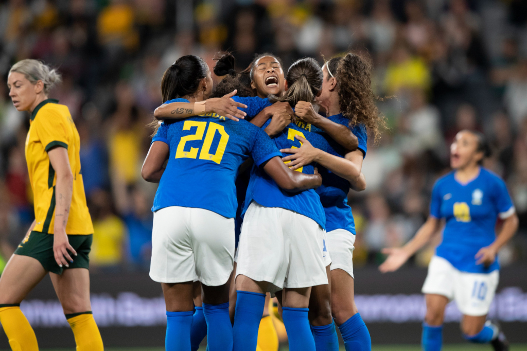 Brasil cai para 11º lugar no ranking da Fifa de futebol feminino; veja a lista