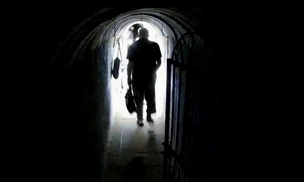 Exército de Israel divulga vídeo de líder do Hamas em túnel em Gaza