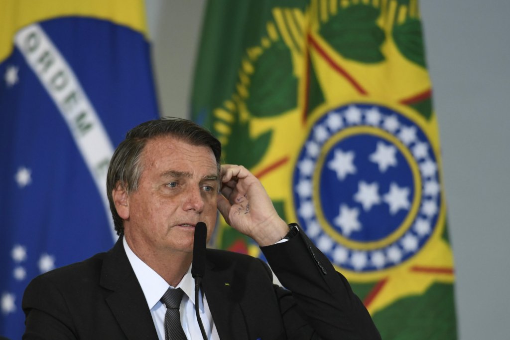 Bolsonaro publica vídeo caminhando em hospital: ‘seguimos progredindo’
