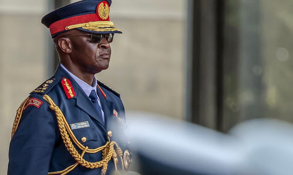 Chefe do Exército do Quênia e outros 9 oficiais morrem em queda de helicóptero