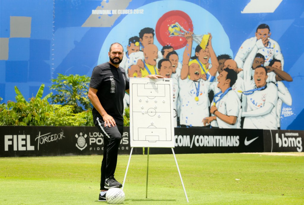 Ídolo e multicampeão: Danilo é o novo treinador do sub-23 do Corinthians