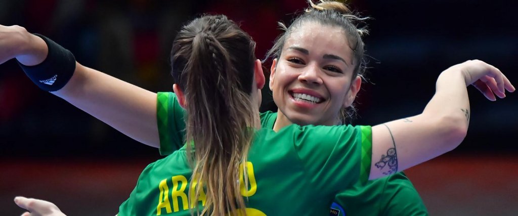 Brasil vence Argentina, mantém 100% e avança às quartas do Mundial de Handebol feminino