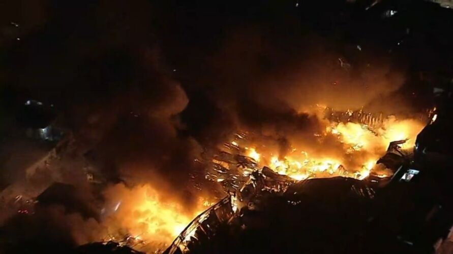 Incêndio atinge galpões próximos ao aeroporto de Guarulhos