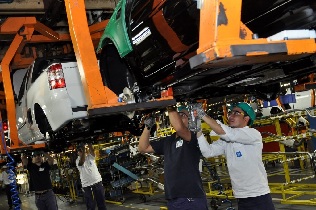 Funcionários da General Motors no ABC entram em greve por reajuste salarial