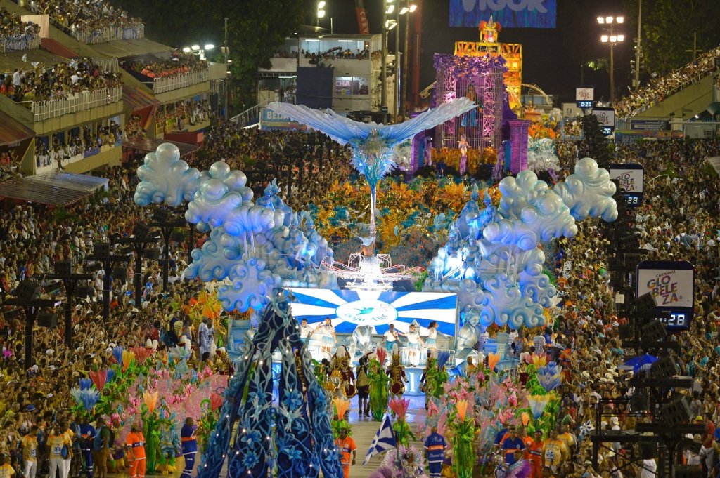 Conheça as escolas de samba que desfilam nesta sexta no Carnaval do Rio de Janeiro