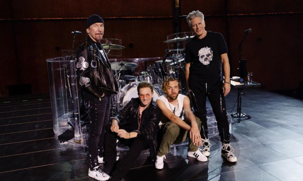 U2 surpreende fãs com show em casa tecnológica – Headline News, edição das 16h