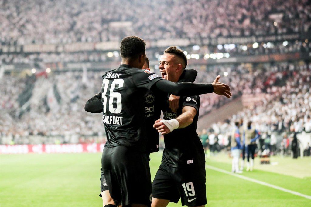 Eintracht Frankfurt e Rangers vencem e se enfrentam na final da Liga Europa
