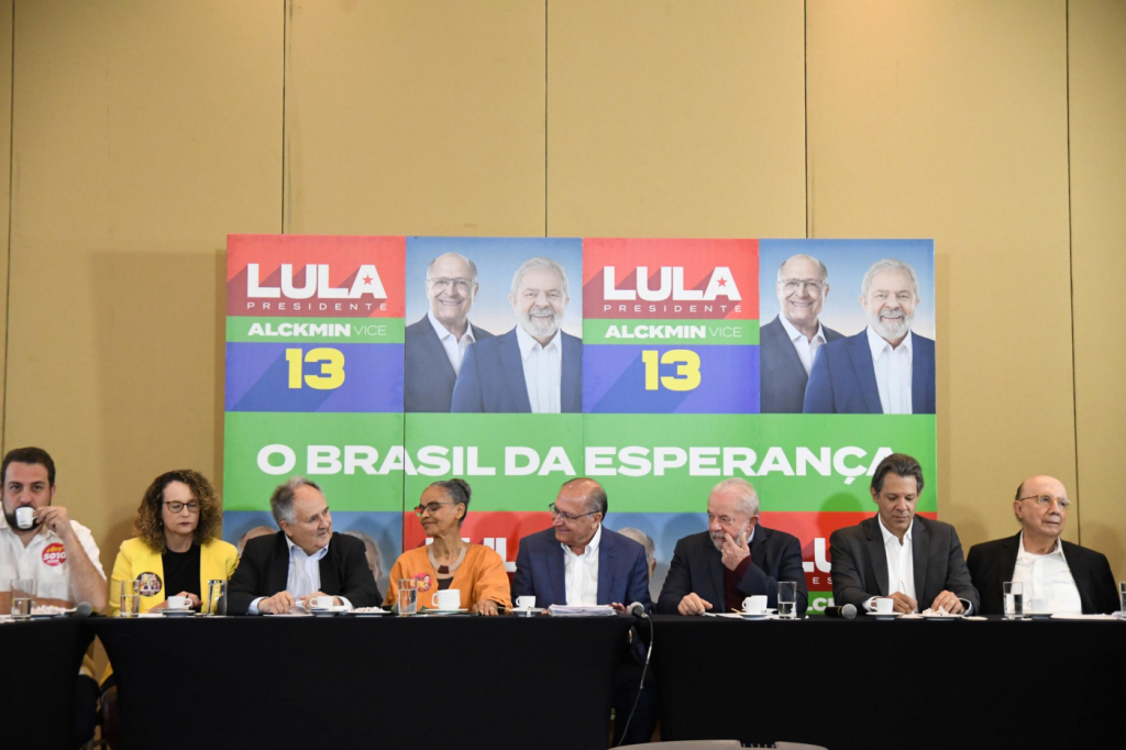 Lula reúne ex-candidatos à Presidência em sua campanha