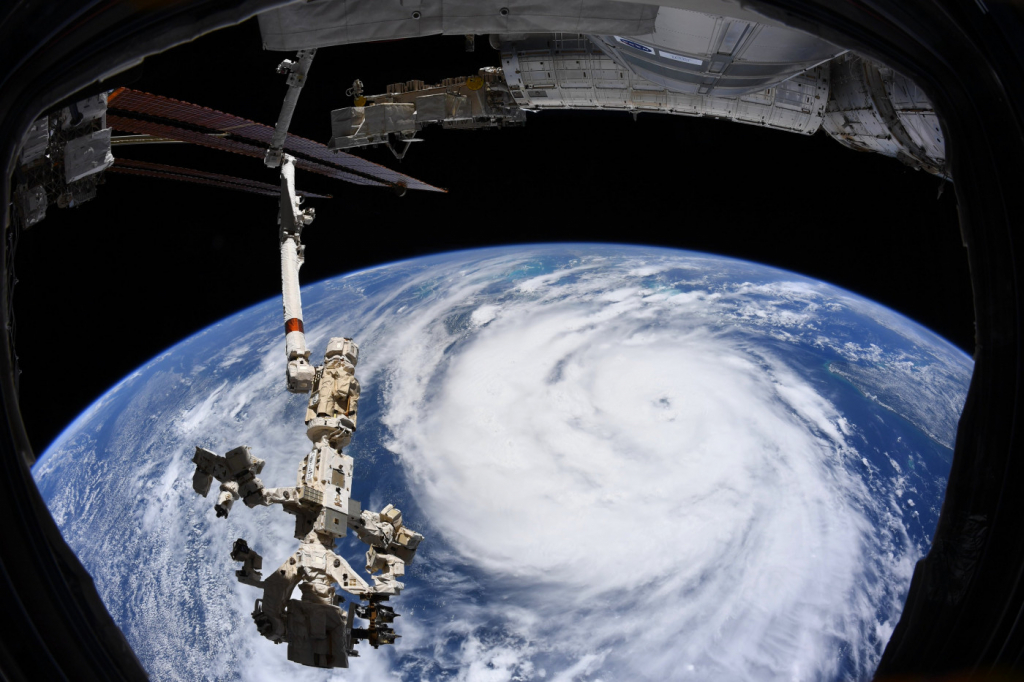Com ventos de 240 km/h, furacão Ida atinge Louisiana, nos Estados Unidos