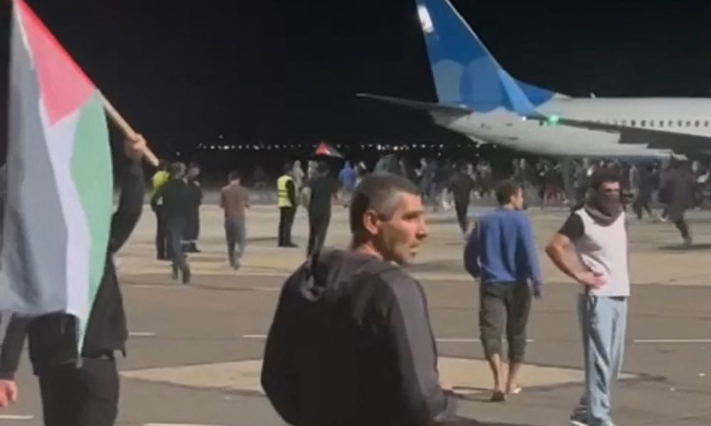 Manifestantes anti-Israel são presos na Rússia após invadirem aeroporto e proferirem atos antissemitas