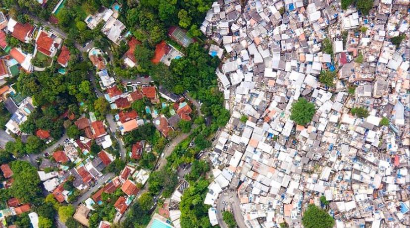 Fotógrafo americano viaja o Brasil e registra desigualdade social