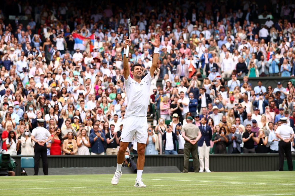 Djokovic conquista Wimbledon e se iguala rivais em Grand Slams
