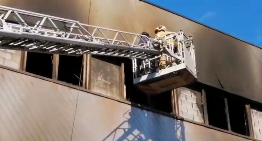 Na Espanha, incêndio em armazém abandonado deixa 2 mortos e 17 feridos