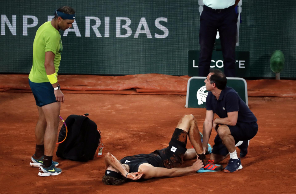 Com desistência de Zverev por lesão, Rafael Nadal avança para a final de Roland Garros 