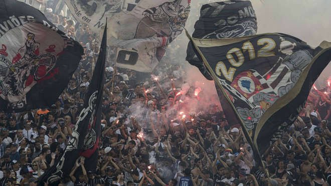Torcidas Organizadas conseguem liberação para uso de bandeirão de mastro nos estádios de SP
