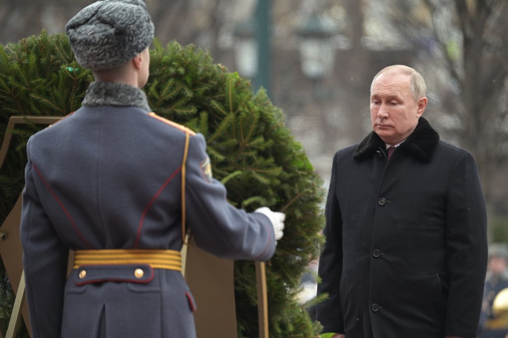 Saída negociada para crise na Ucrânia vai consolidar liderança de Putin, avalia especialista