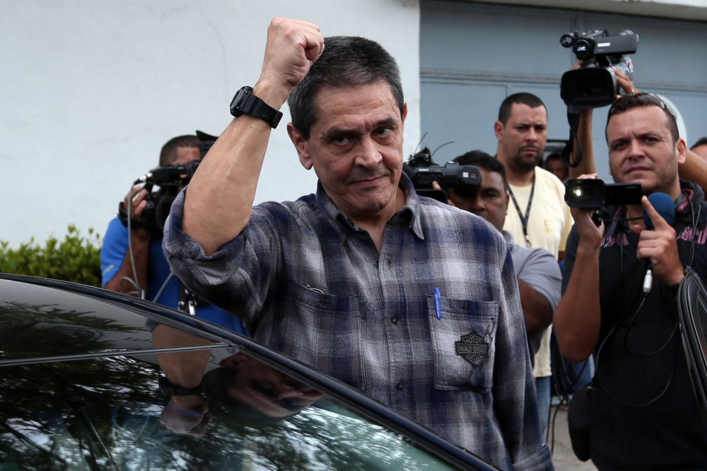 Roberto Jefferson se entrega e é preso no Rio de Janeiro após horas de resistência