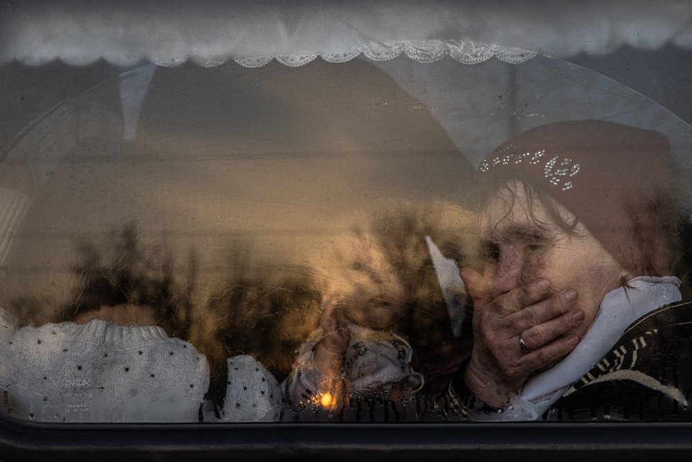 Governo ucraniano envia 45 ônibus para evacuação de civis em Mariupol