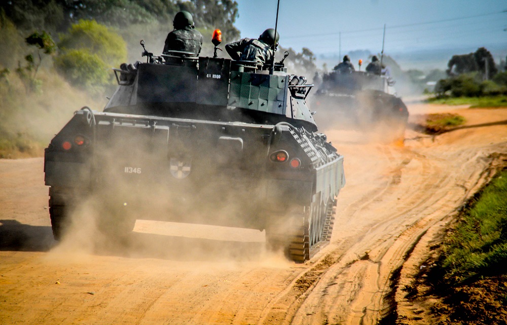Exército brasileiro envia blindados para fronteira com a Venezuela em meio a disputa territorial