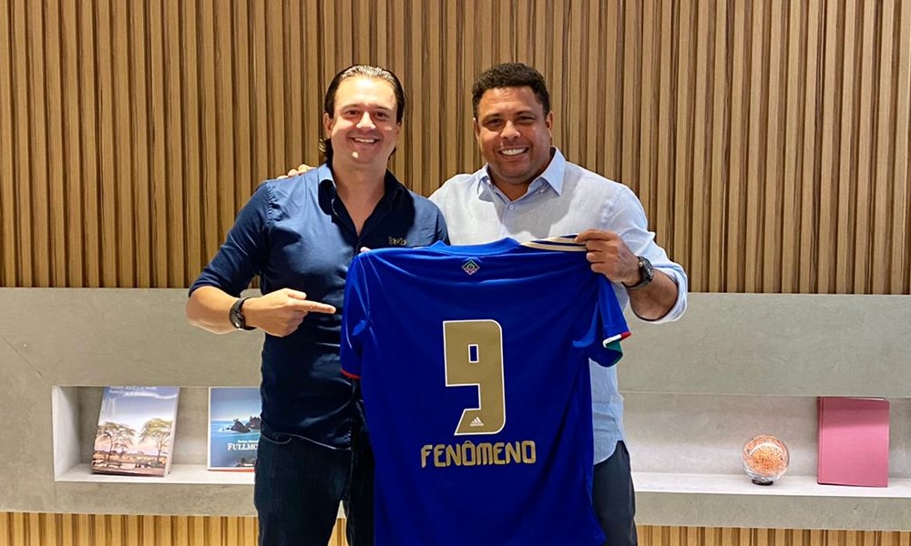 Ronaldo Fenômeno assina acordo para a compra do Cruzeiro