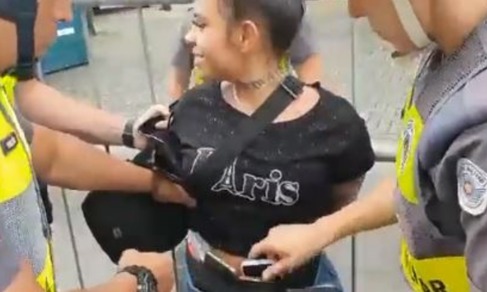 Mulher é presa com 13 celulares na calça durante bloco de Carnaval em São Paulo