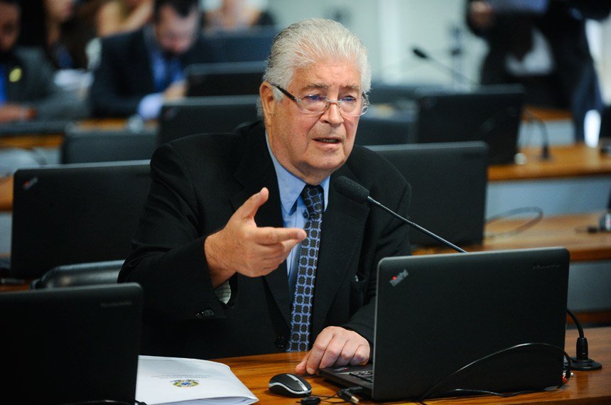 Ex-governador do Paraná, Requião deixa MDB e chama partido de ‘racista’