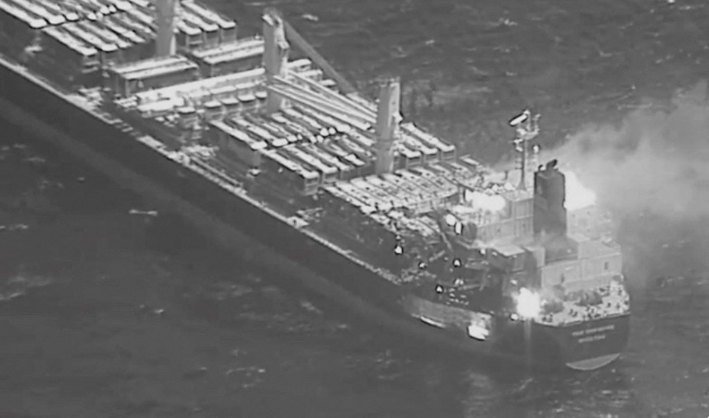 Ataque contra navio no Mar Vermelho deixa mortos pela primeira vez desde escalada das tensões 