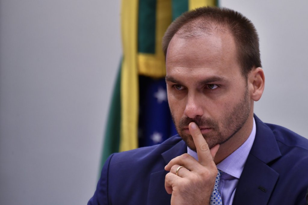 Eduardo Bolsonaro apresenta pedido de impeachment contra prefeito de Araraquara