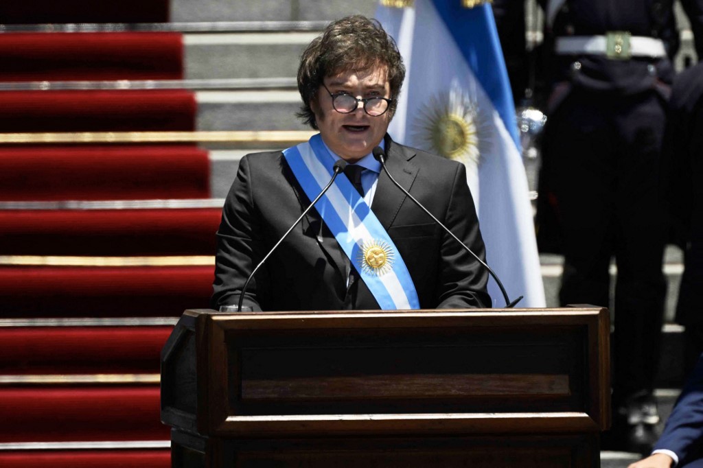 Milei ameaça convocar plebiscito se Congresso da Argentina não aprovar ‘megadecreto’